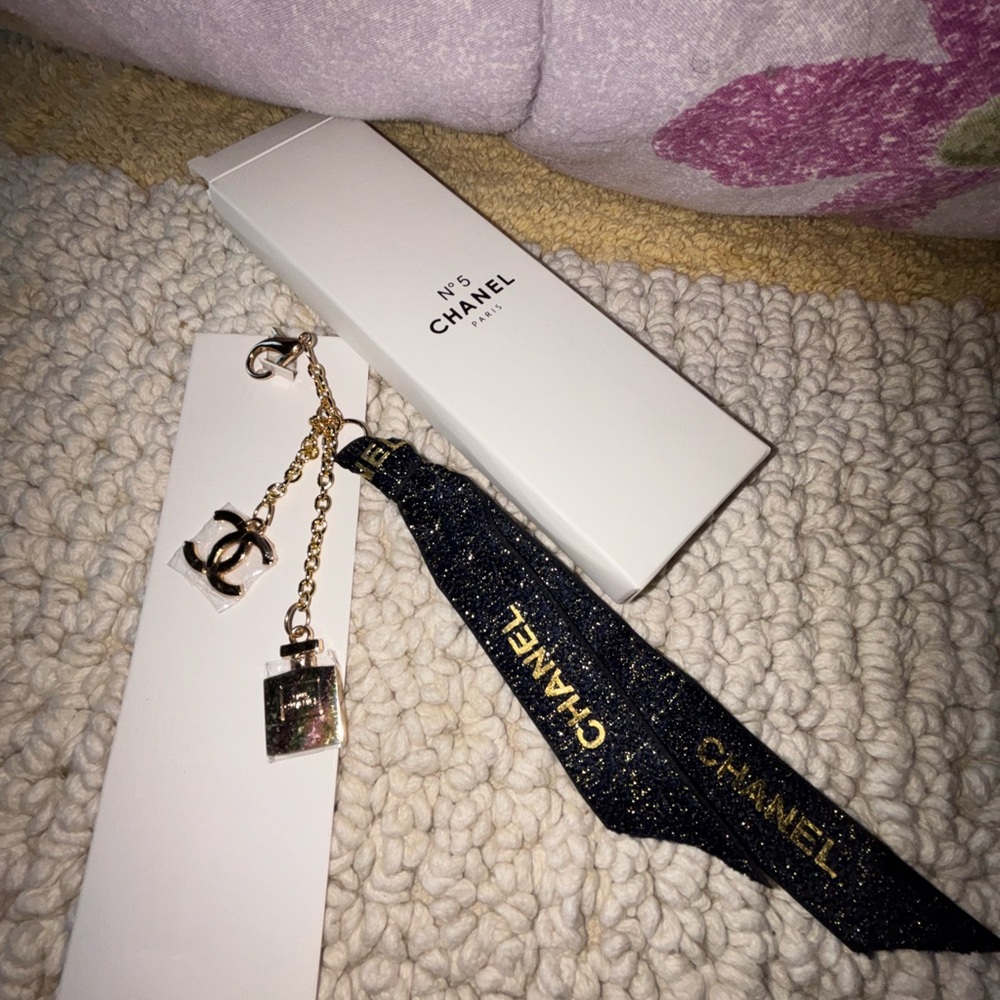 CHANEL Black and Gold Key & Card Holder